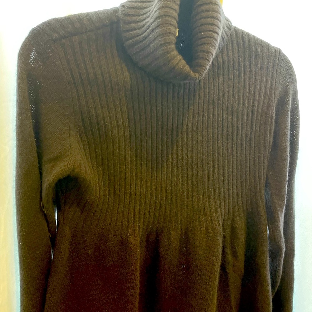 VINCE 100% cashmere t-neck ribbed sweater size L